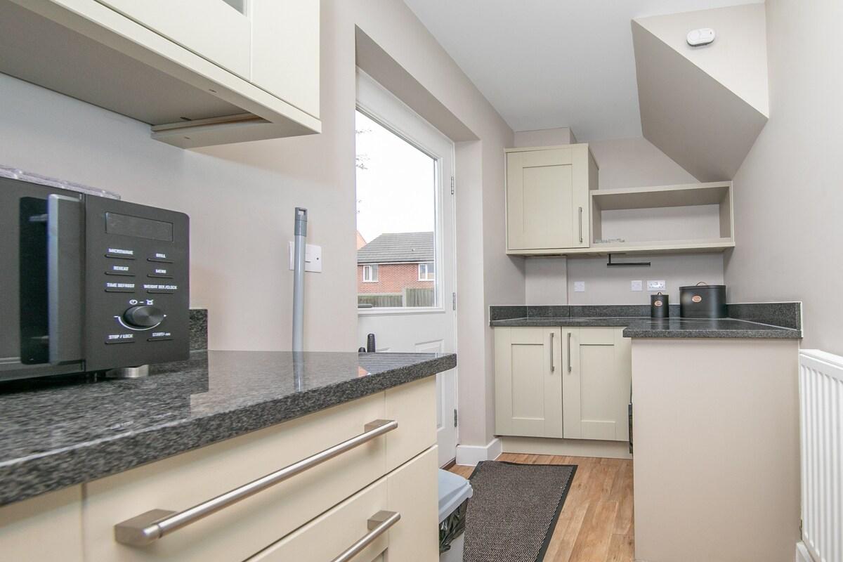 Spacious & Homely Colchester Stay | Great Location6